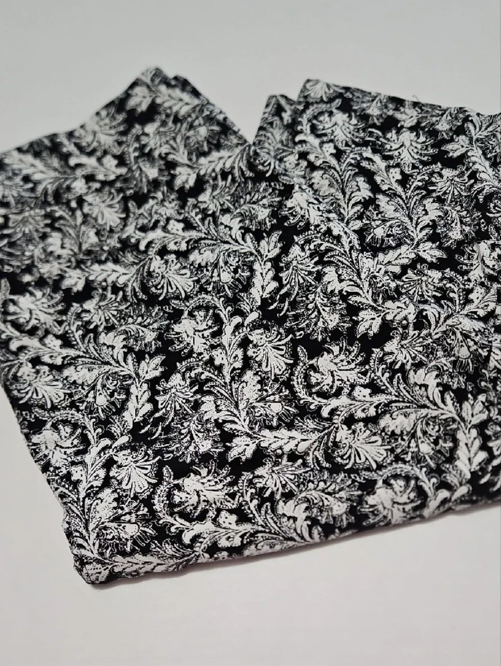 Kim Rogers Curvy Black and White Floral Print Capris Size 18W